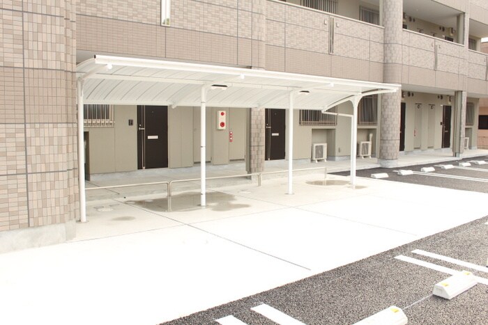 物件外観写真2　(駐輪場)