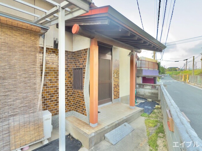 物件外観写真2　(エントランス部分)