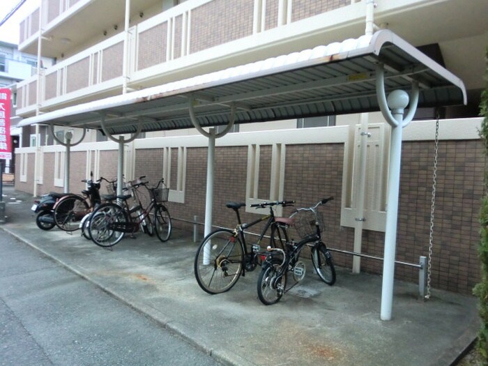 物件外観写真2　(駐輪場)