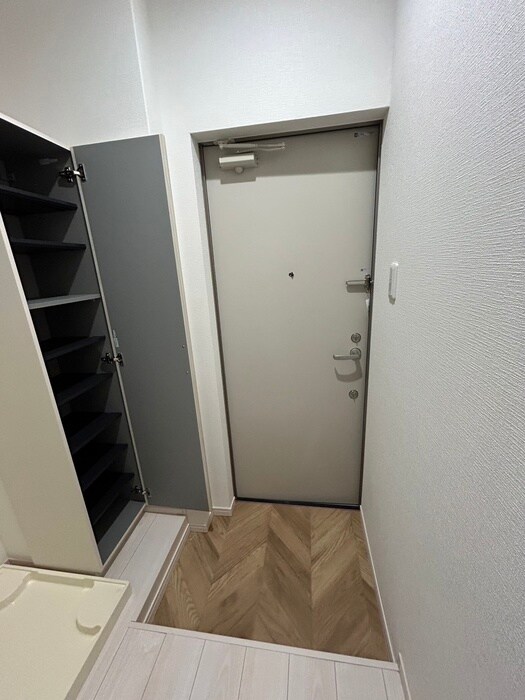 物件内観写真12　(玄関)
