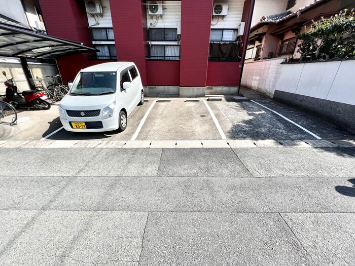 物件外観写真2　(駐車場)