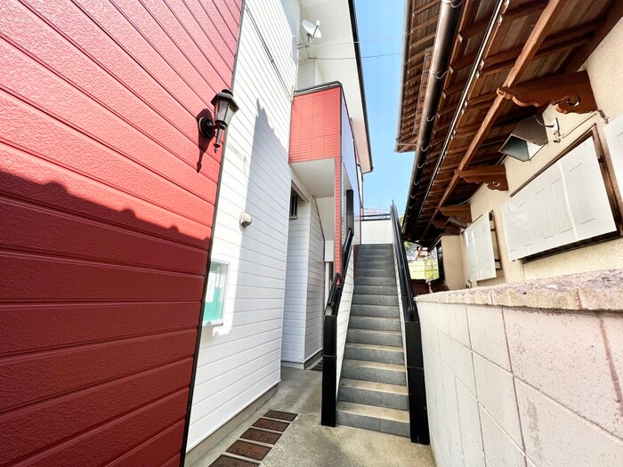 物件外観写真4　(エントランス部分)
