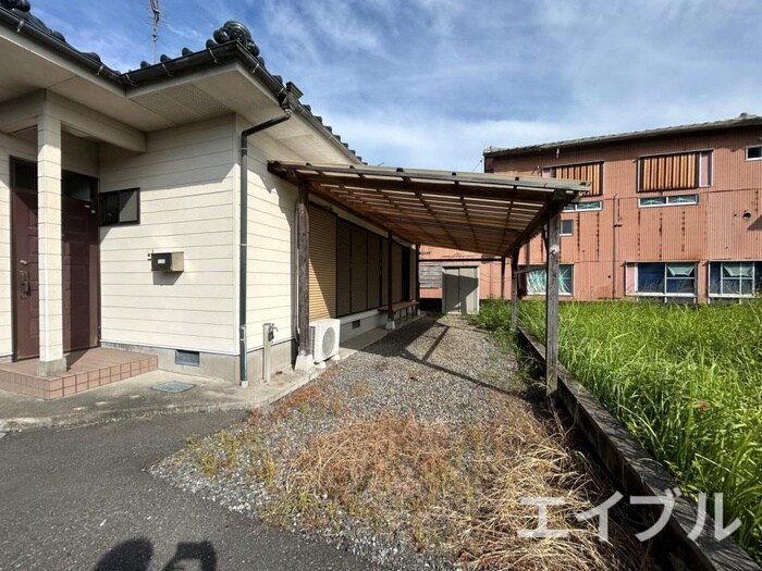 物件外観写真4　(駐車場)