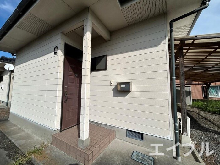 物件外観写真5　(エントランス部分)