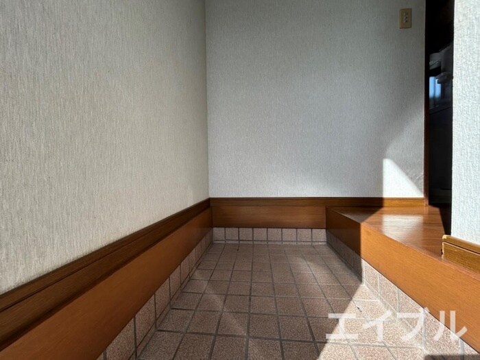 物件内観写真12　(玄関)
