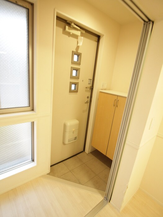 物件内観写真12　(玄関)