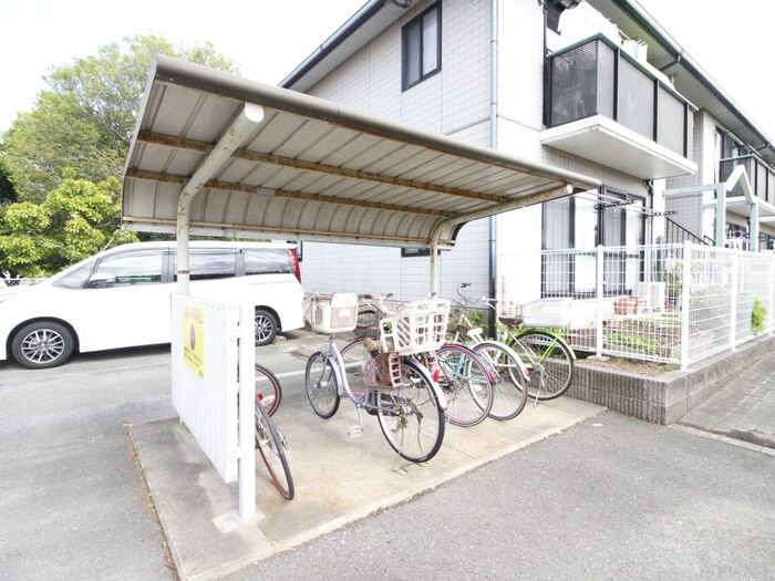 物件外観写真4　(駐輪場)