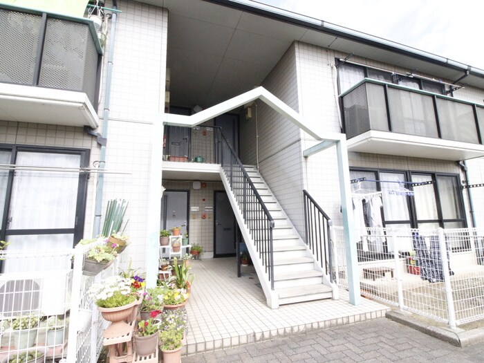 物件外観写真5　(エントランス部分)