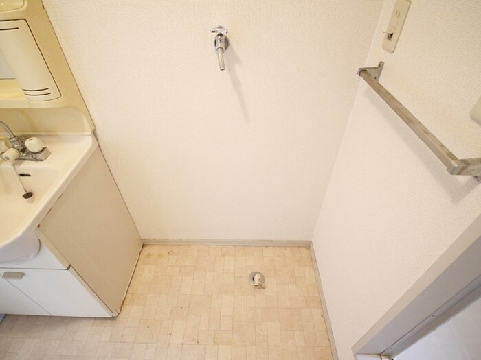 物件内観写真11　(洗濯機置場)