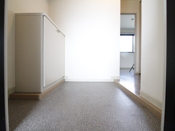 物件内観写真13　(玄関)