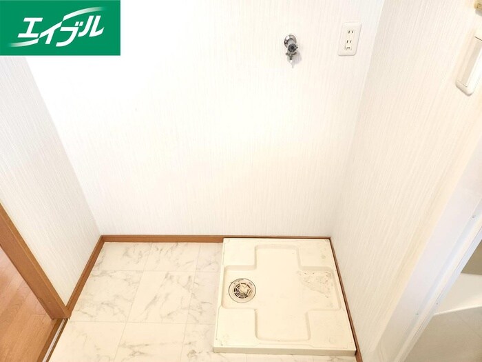 物件内観写真12　(洗濯機置場)