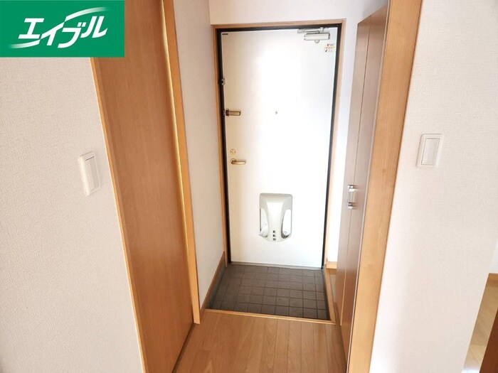 物件内観写真16　(玄関)