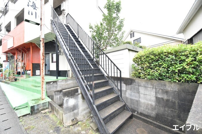 物件外観写真2　(エントランス部分)