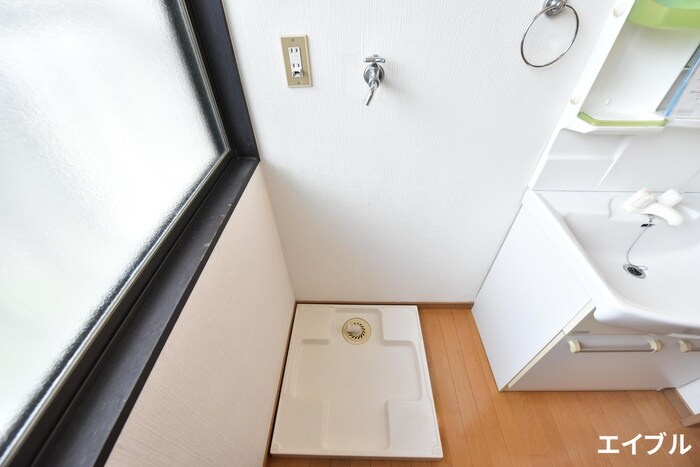 物件内観写真11　(洗濯機置場)