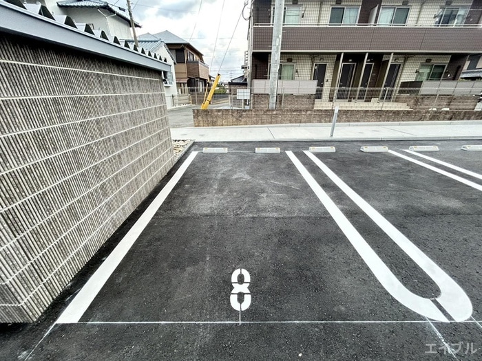 物件外観写真3　(駐車場)