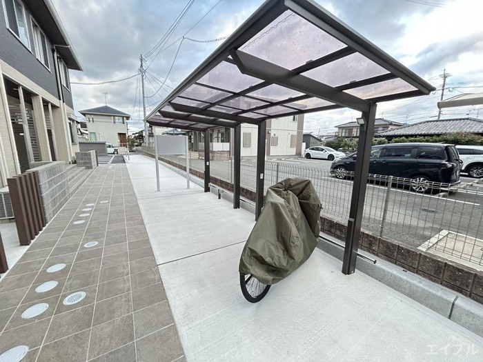 物件外観写真4　(駐輪場)
