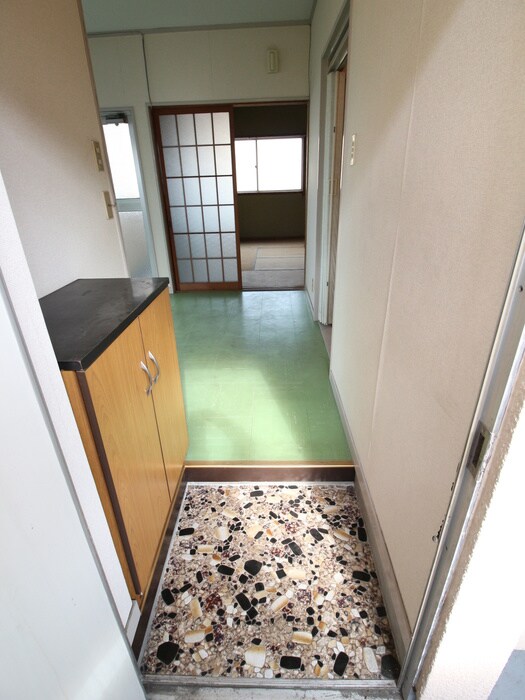 物件内観写真12　(玄関)