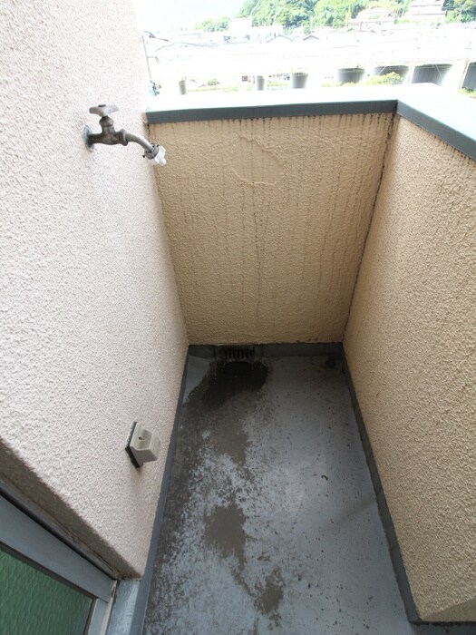 物件内観写真16　(洗濯機置場)