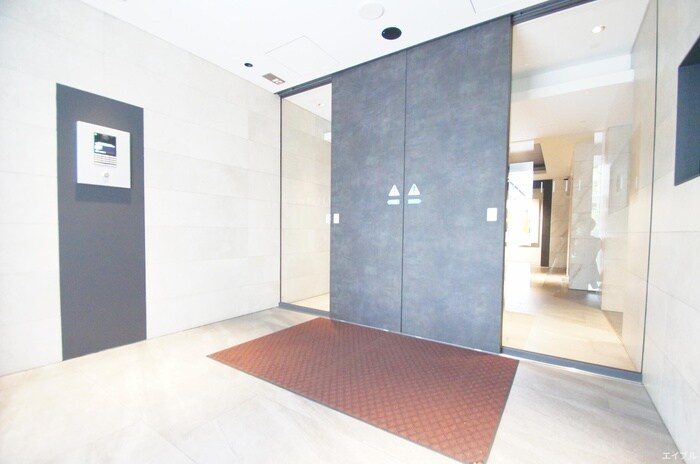 物件外観写真2　(エントランス部分)