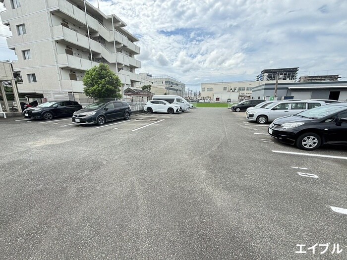 物件外観写真2　(駐車場)