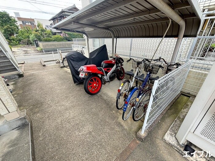 物件外観写真3　(駐輪場)