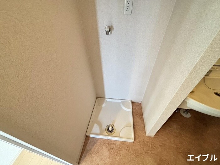 物件内観写真12　(洗濯機置場)