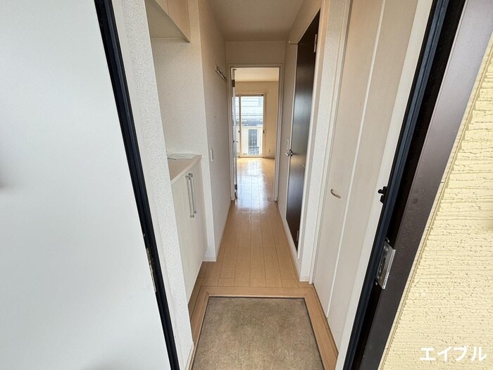 物件内観写真16　(玄関)