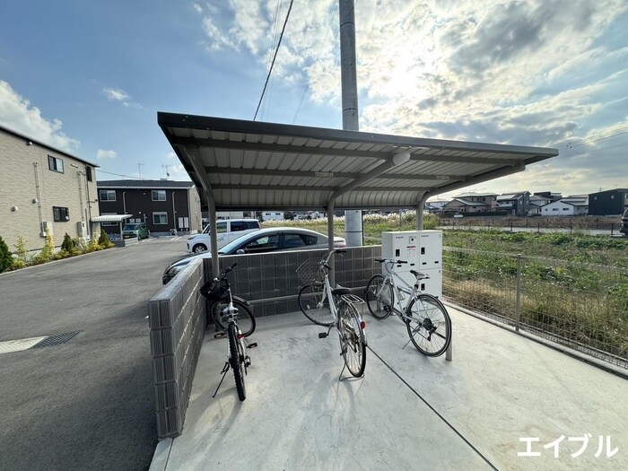 物件外観写真3　(駐輪場)