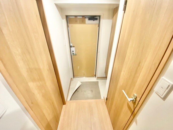 物件内観写真9　(玄関)