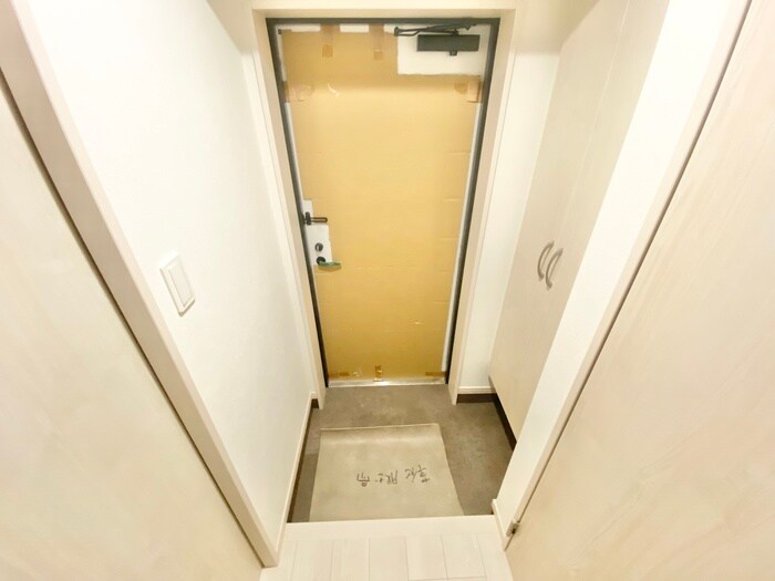 物件内観写真10　(玄関)