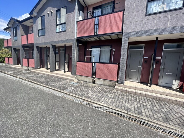 物件外観写真4　(エントランス部分)