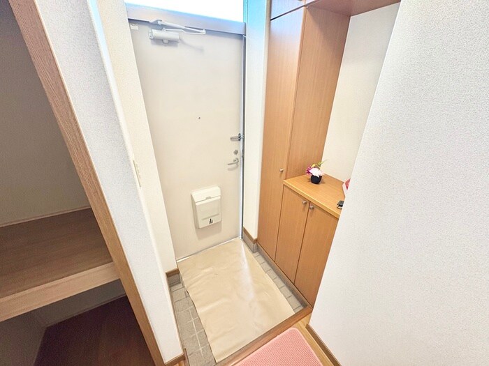 物件内観写真14　(玄関)