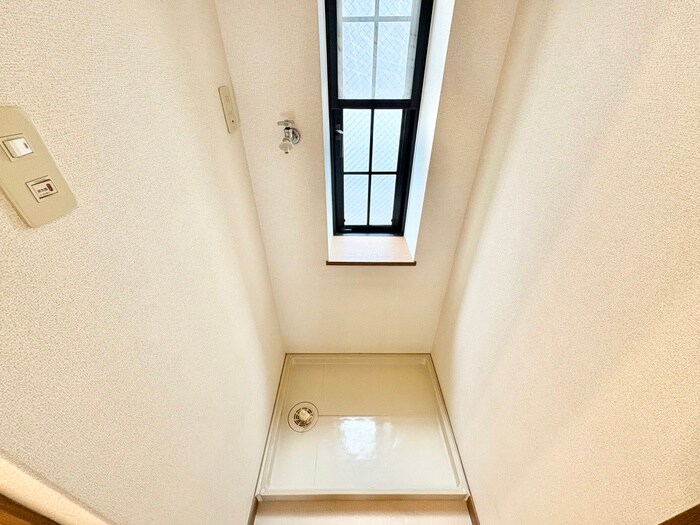 物件内観写真18　(洗濯機置場)