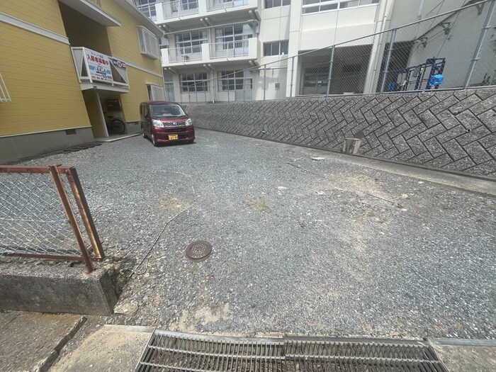 物件外観写真2　(駐車場)