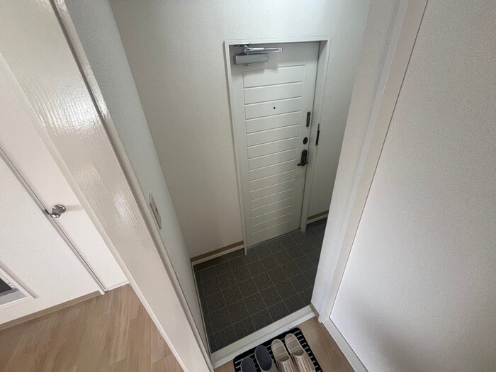 物件内観写真8　(玄関)