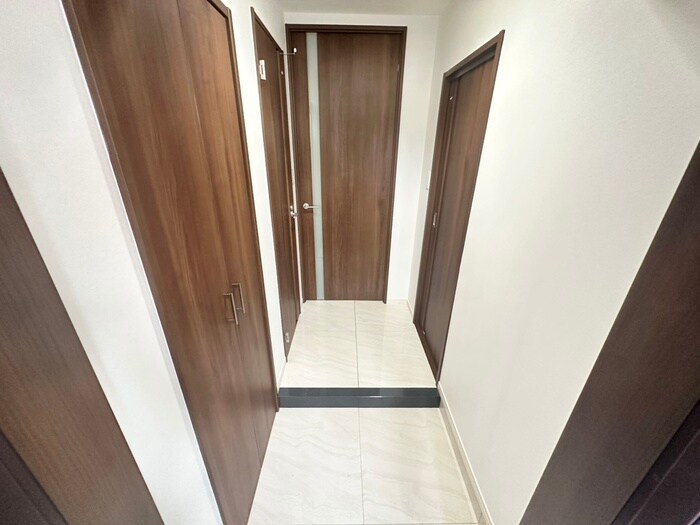 物件内観写真9　(玄関)