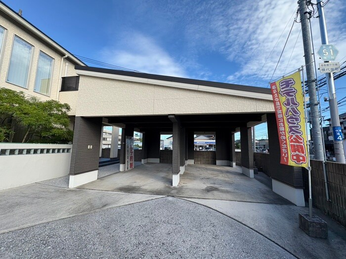 物件外観写真2　(駐車場)