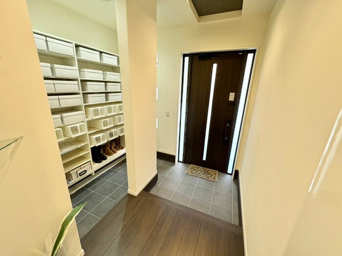 物件内観写真15　(玄関)