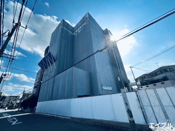建築中