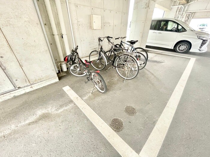 物件外観写真3　(駐輪場)
