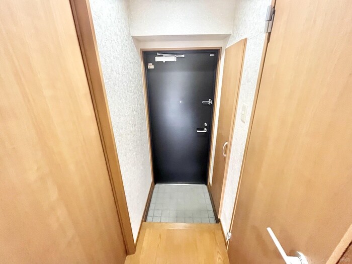 物件内観写真11　(玄関)