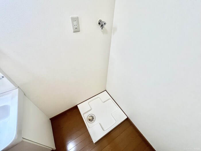 物件内観写真15　(洗濯機置場)