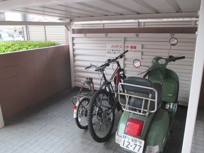 物件外観写真5　(駐輪場)