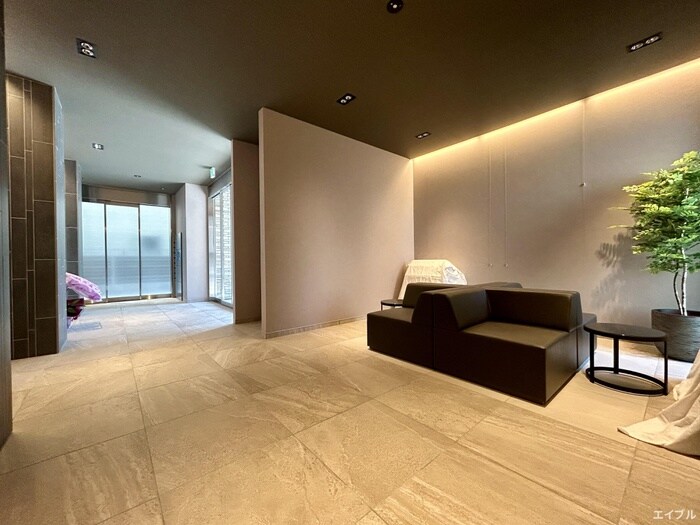 物件外観写真4　(エントランス部分)