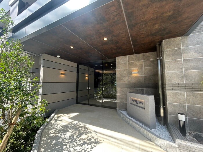 物件外観写真4　(エントランス部分)