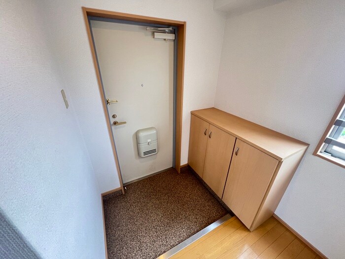 物件内観写真8　(玄関)