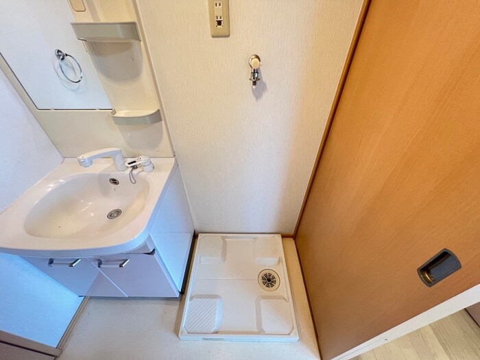 物件内観写真14　(洗濯機置場)