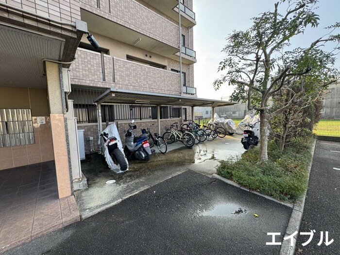 物件外観写真3　(駐輪場)