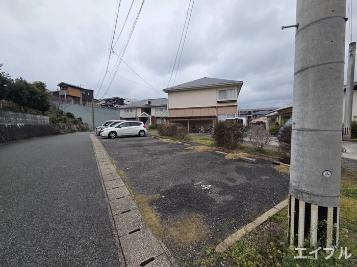 物件外観写真3　(駐車場)