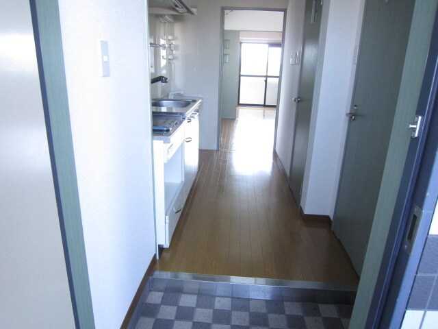 物件内観写真7　(玄関)